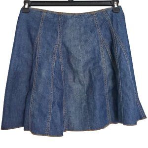 GAP Woman Demin Skirt Size 0 Color Blue Left Side Zip